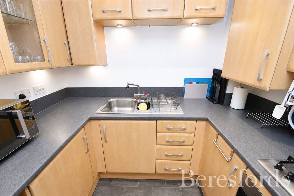 Property photo 3 of 8 Kitchen