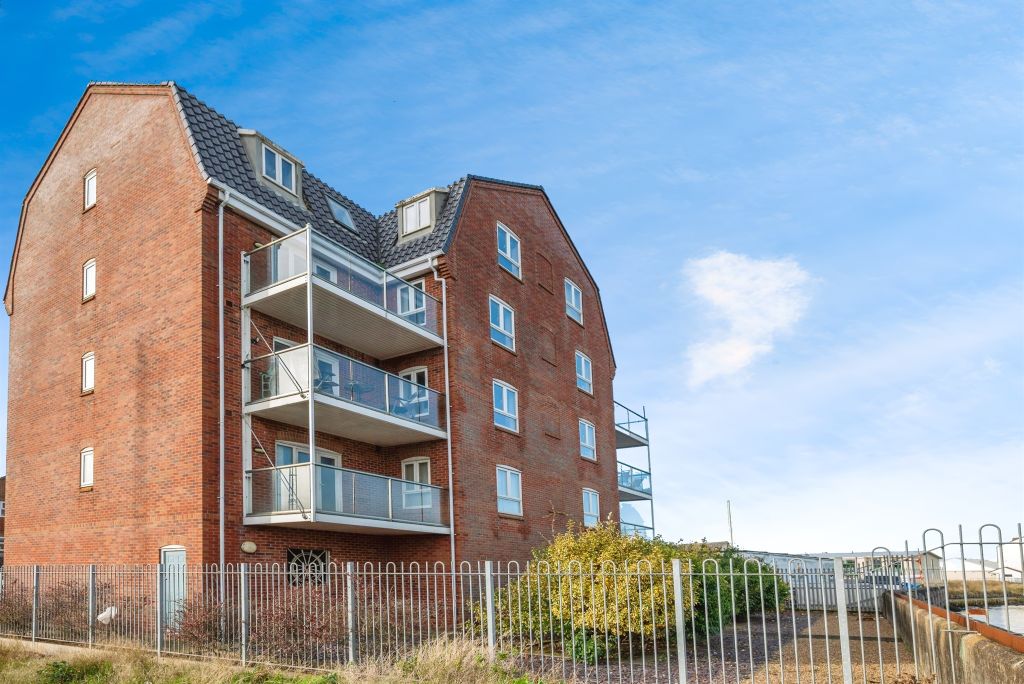 Property photo 1 of 17