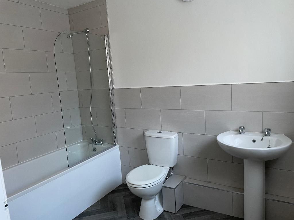 Property photo 3 of 13 Bathroom