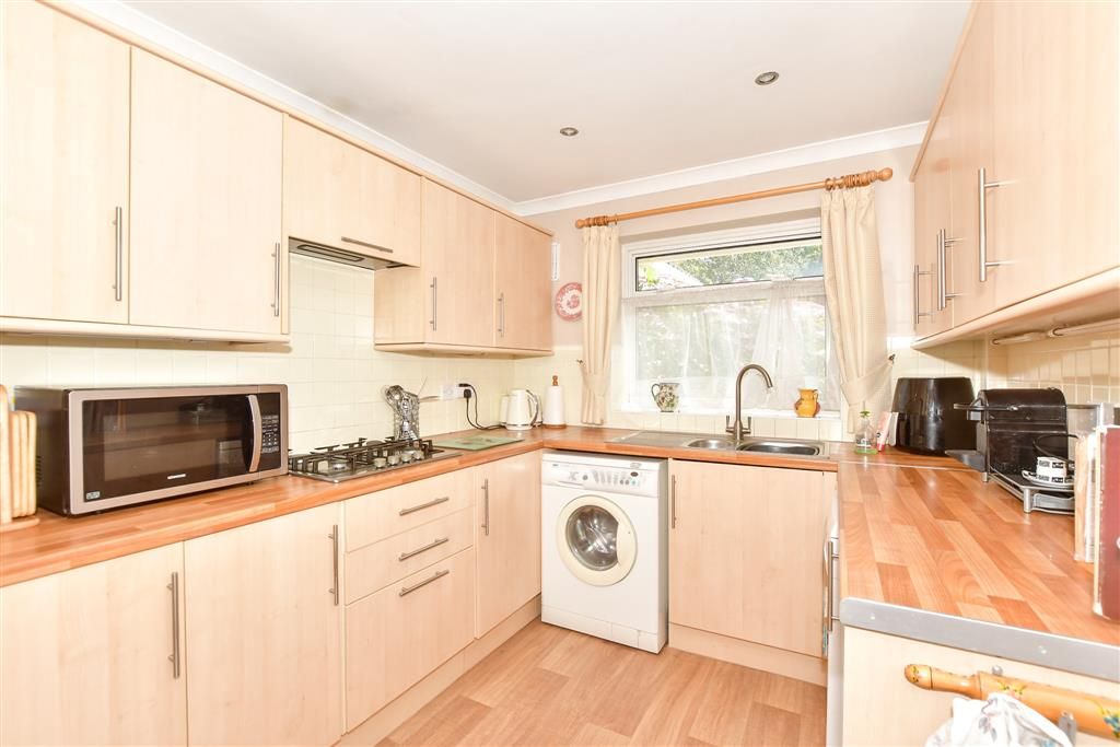 Property photo 3 of 17 Kitchen