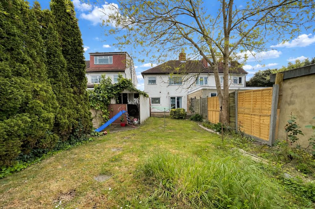 Property photo 2 of 9 Garden