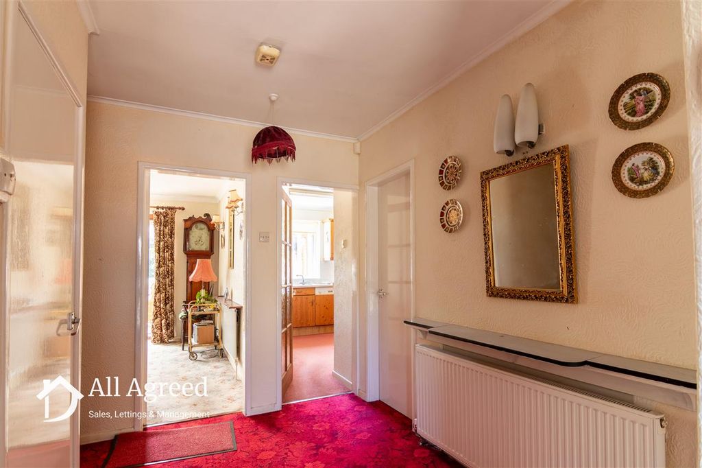 Property photo 2 of 14 Entrance Hall