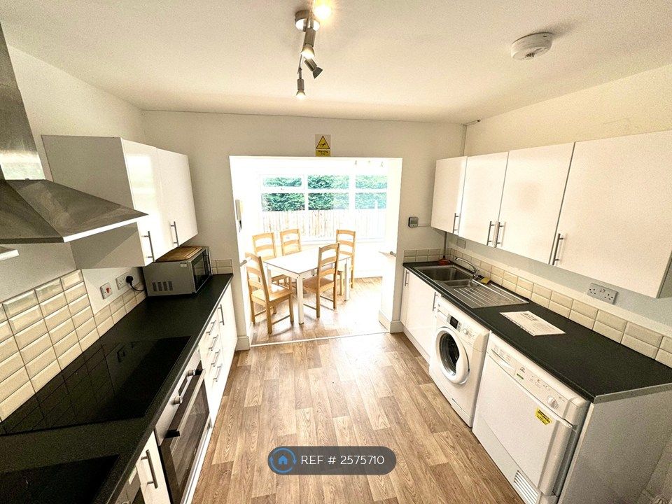 Property photo 1 of 18 Kitchen