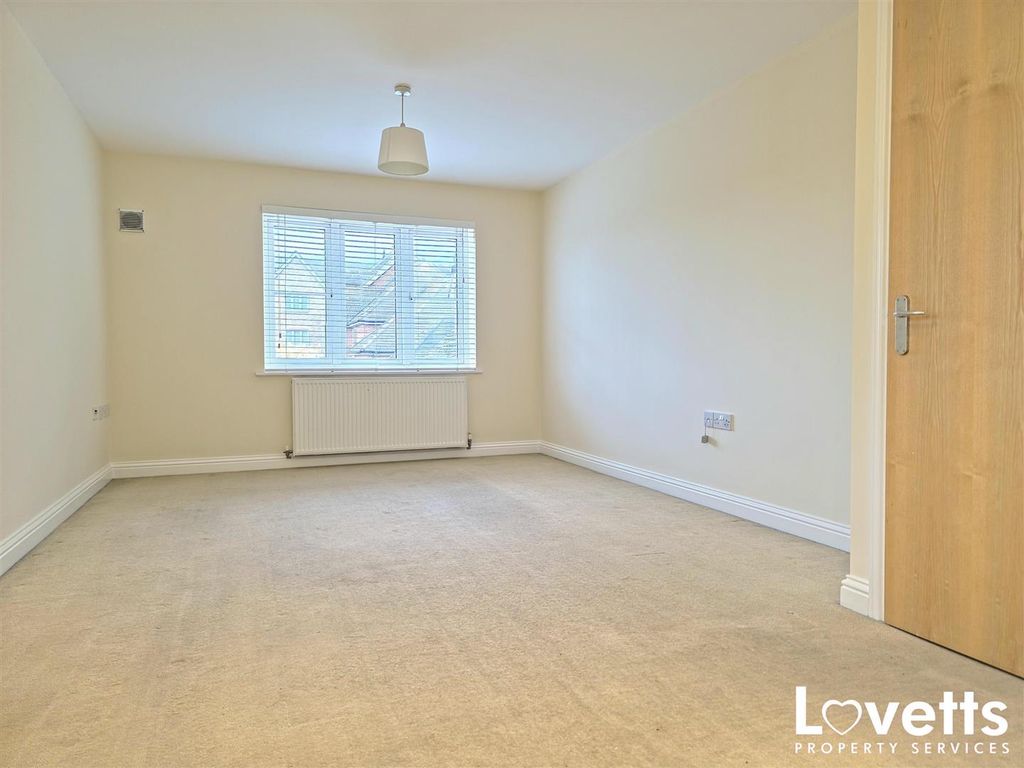 Property photo 3 of 10 Living Room