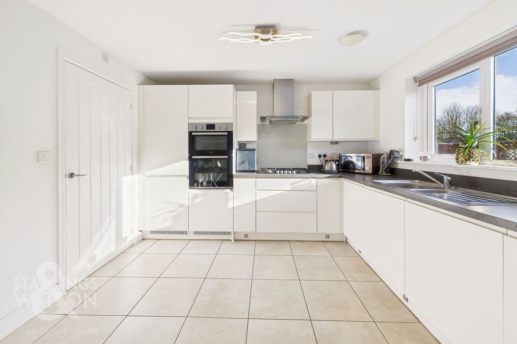 Property photo 3 of 24