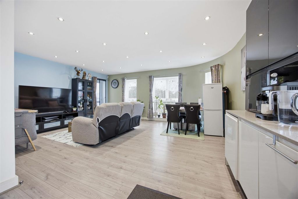 Property photo 3 of 12 Open Plan