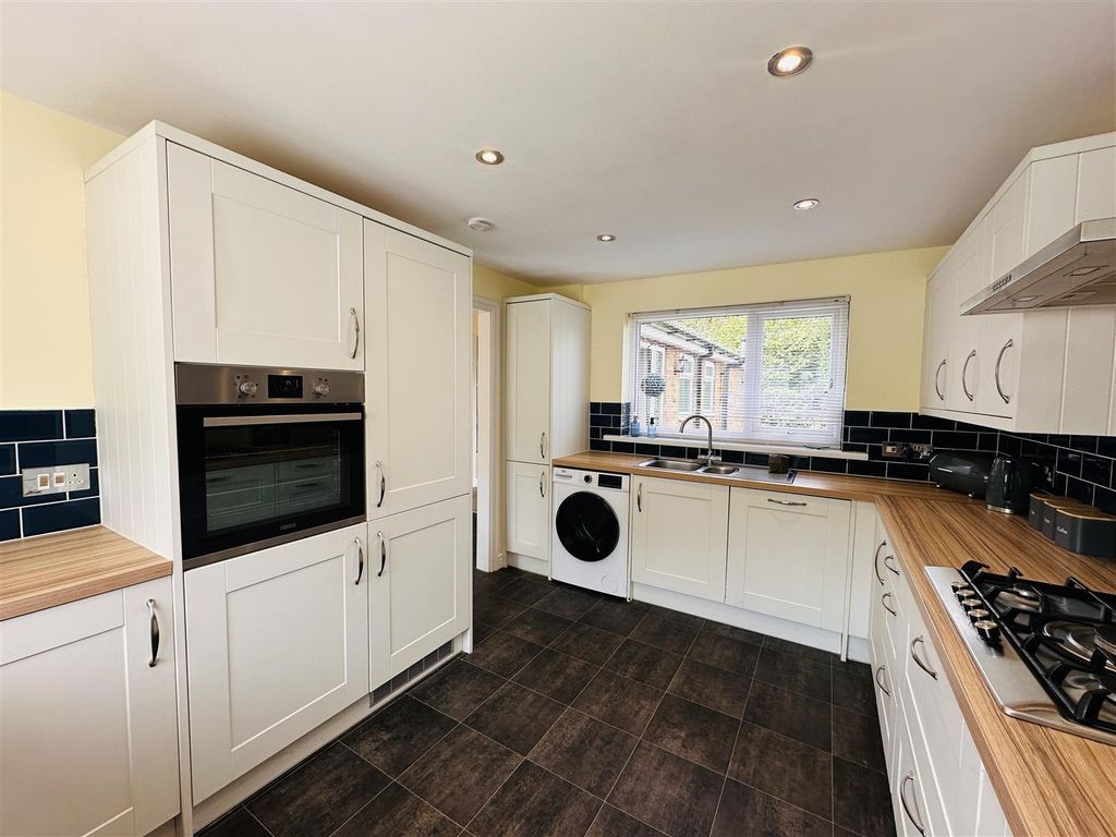 Property photo 2 of 17 Kitchen