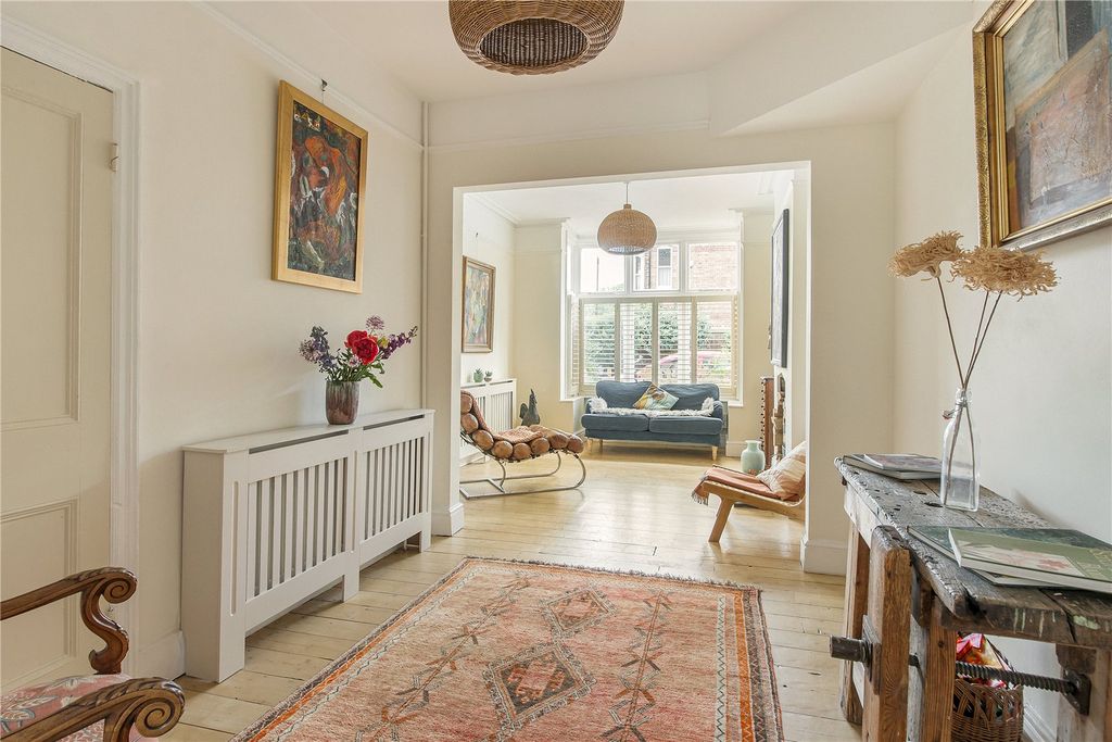 Property photo 3 of 14 Sitting Room