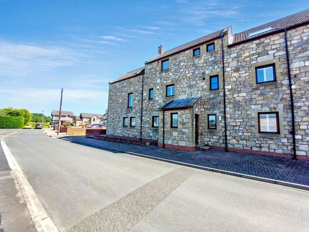 Property photo 2 of 32