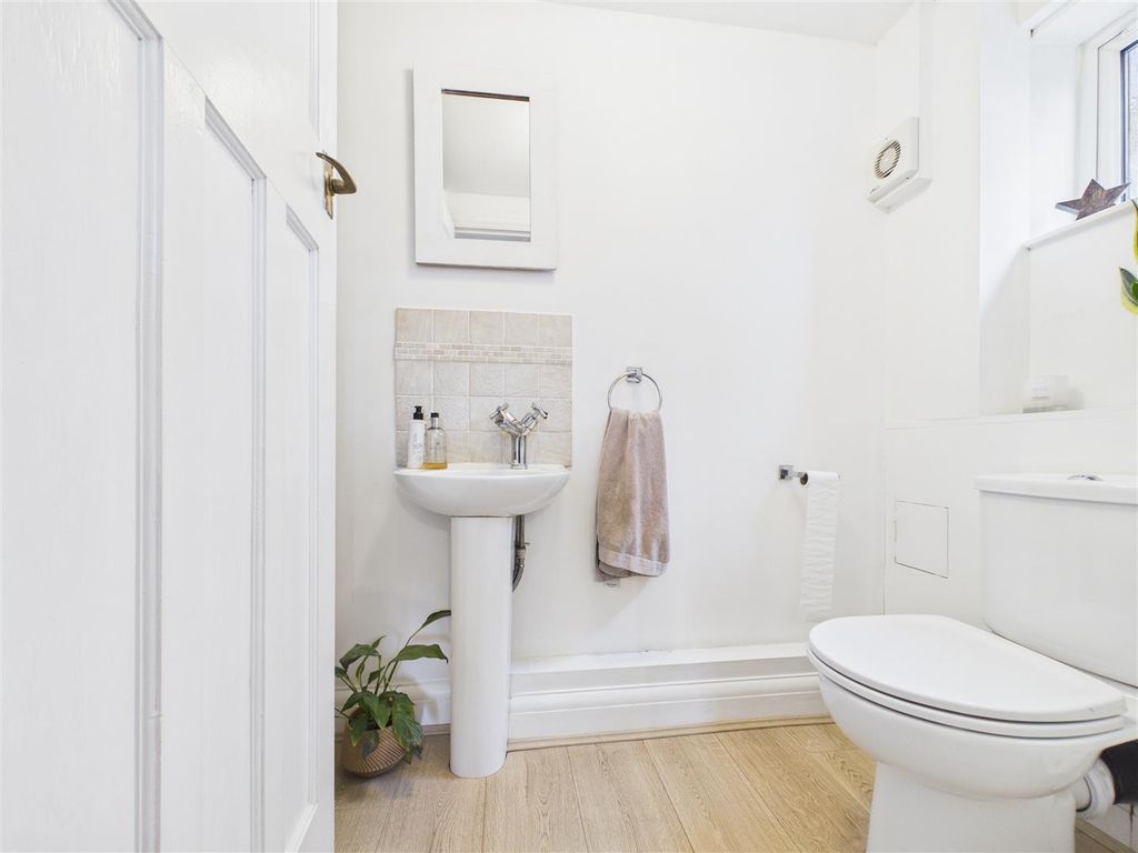 Property photo 3 of 24 Cam01523G0-Pr0237-Still004.Jpg