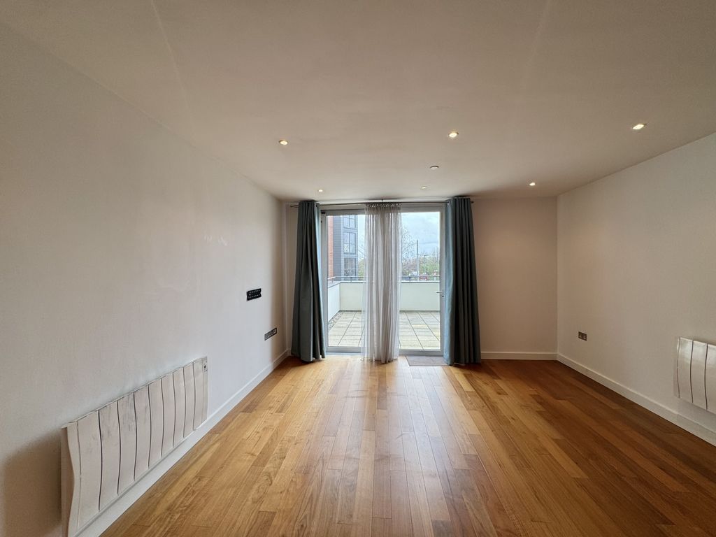 Property photo 2 of 11 Image00003