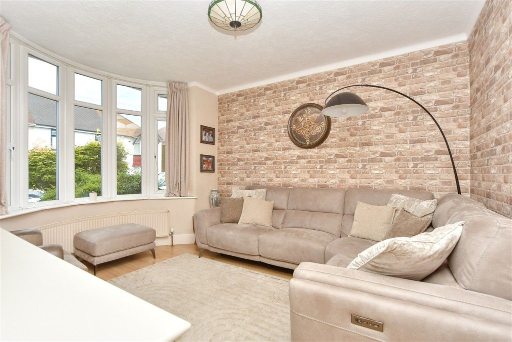 Property photo 2 of 10 Lounge