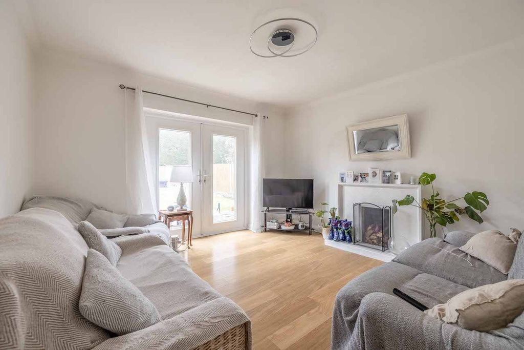 Property photo 2 of 11