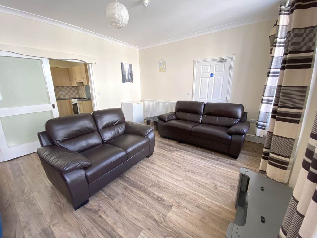 Property photo 2 of 10 Living Room