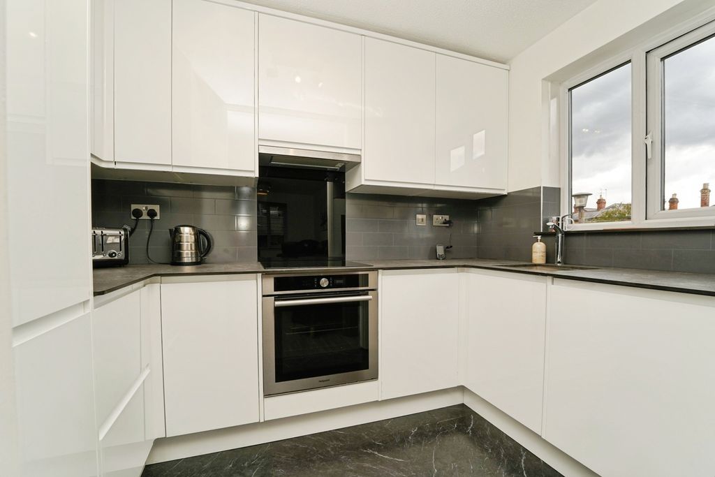 Property photo 2 of 11 Pbox-Img.Jpg