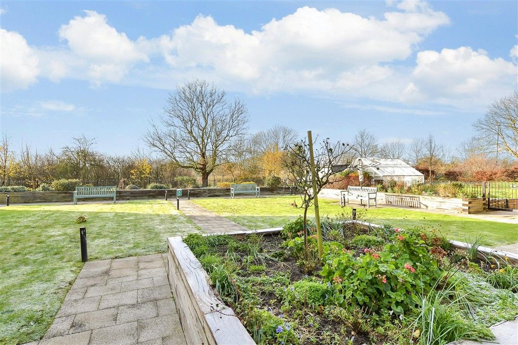 Property photo 1 of 4 Communal Gardens