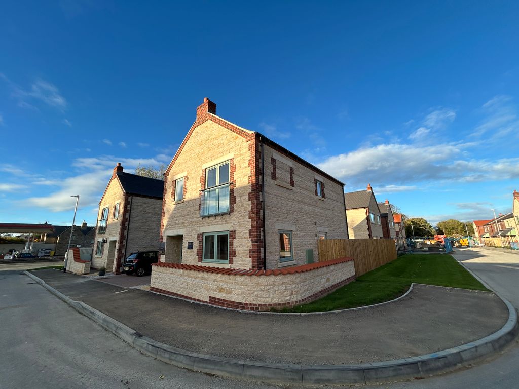 Property photo 1 of 18 Front