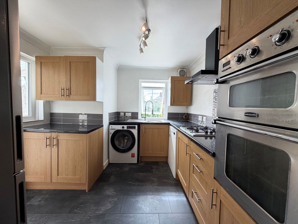 Property photo 2 of 16 Kitchen