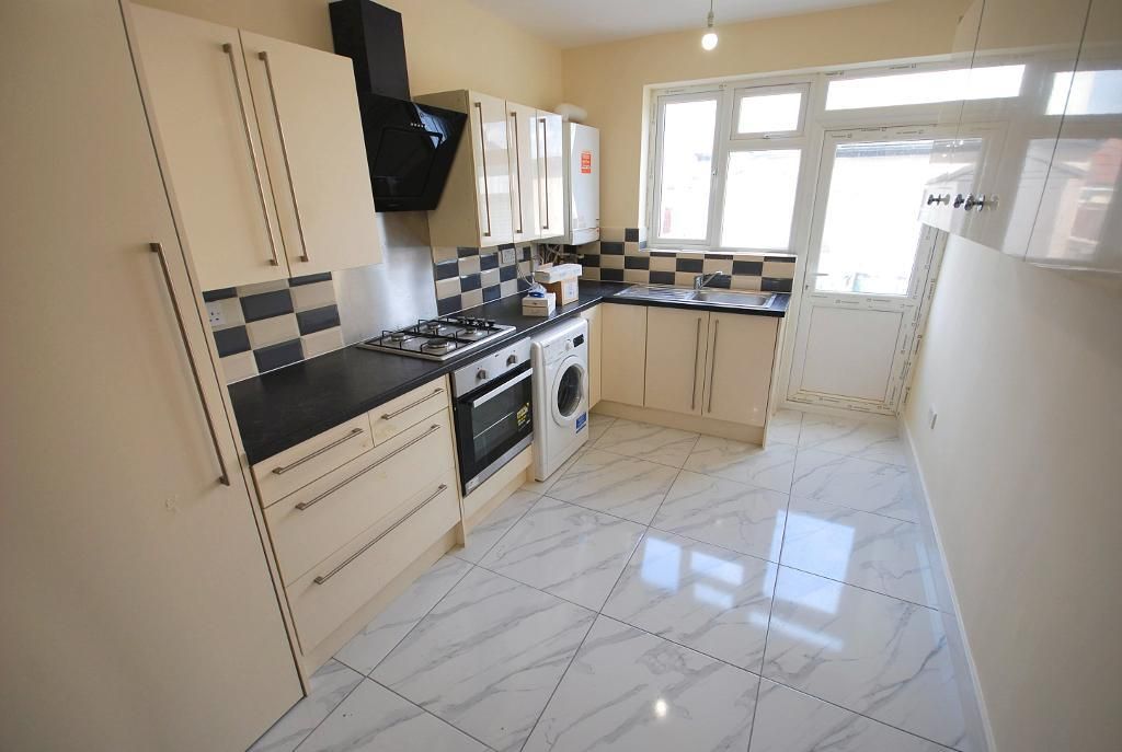 Property photo 1 of 9 Kitchen