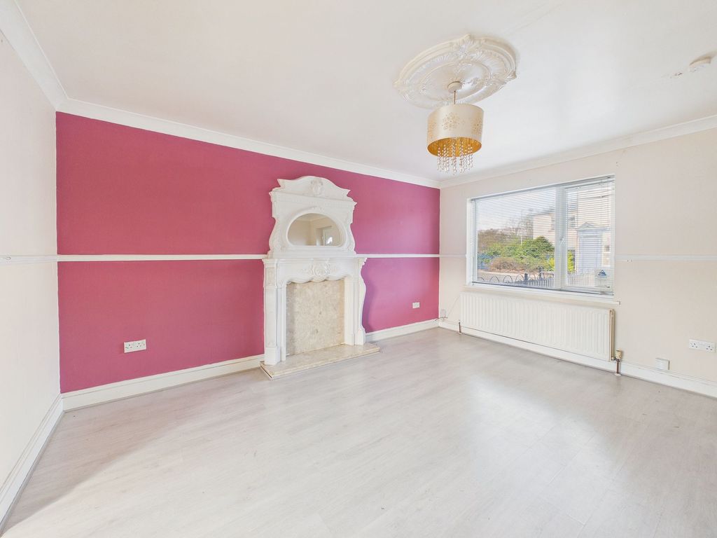 Property photo 2 of 12 Lounge