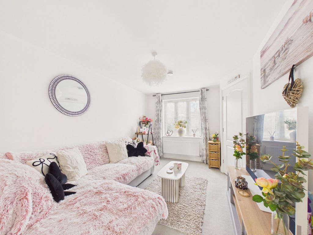 Property photo 3 of 19 Living Room