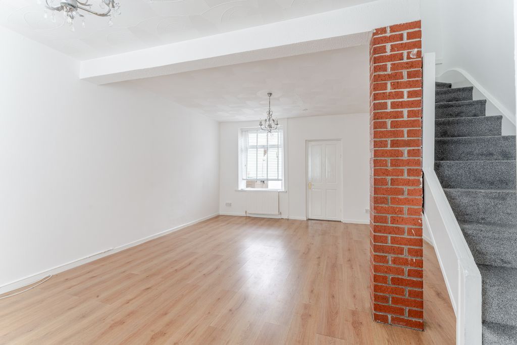 Property photo 2 of 28