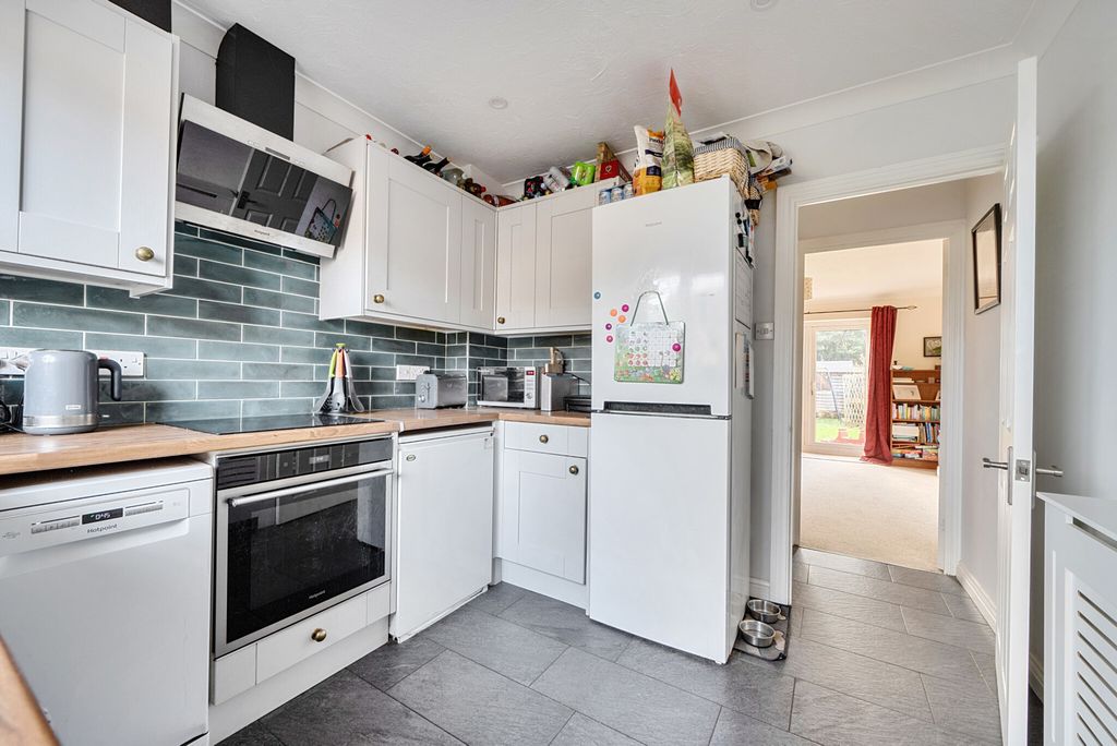 Property photo 2 of 22 1408984-2-698F559...