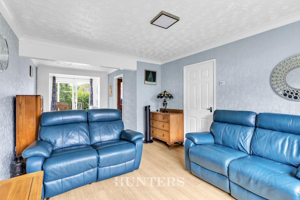 Property photo 3 of 20 Compton Way (7).Jpg