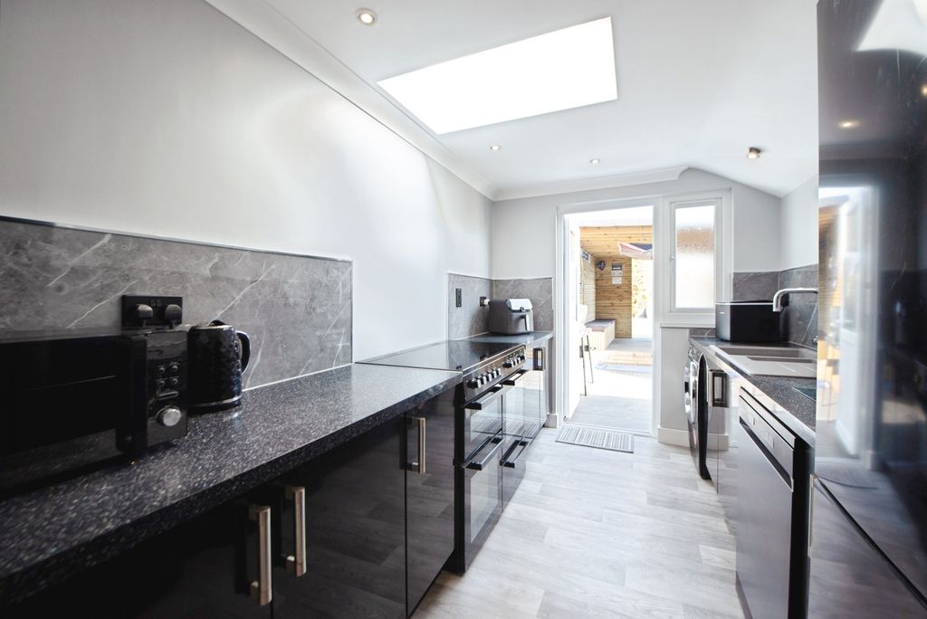 Property photo 3 of 16 Pbox-Img.Jpg