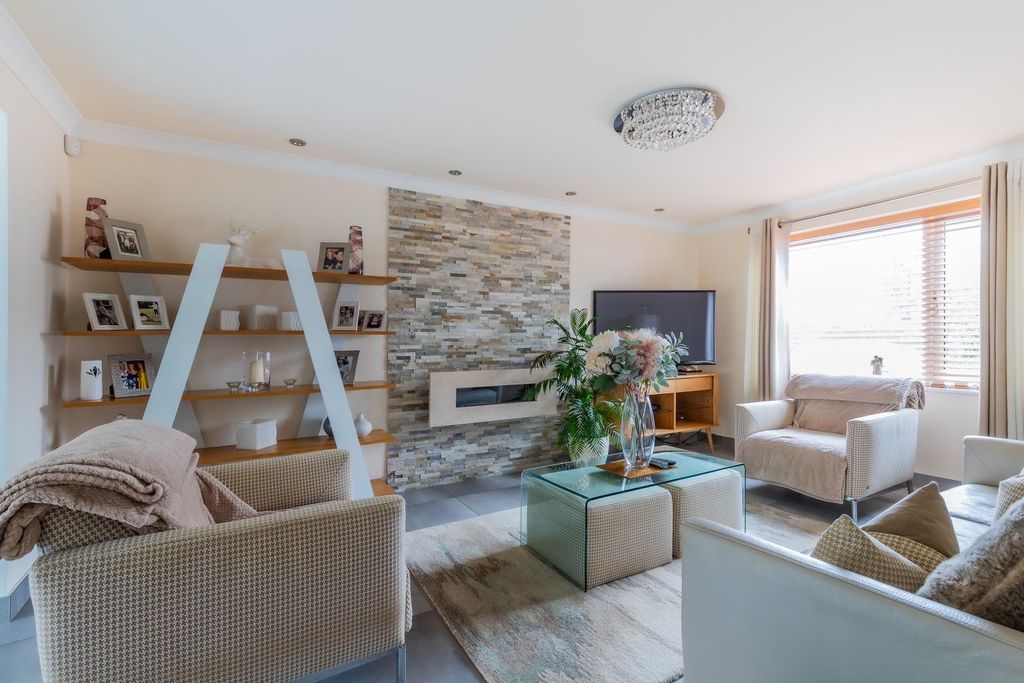 Property photo 3 of 39 1 (16 Of 38).Jpg