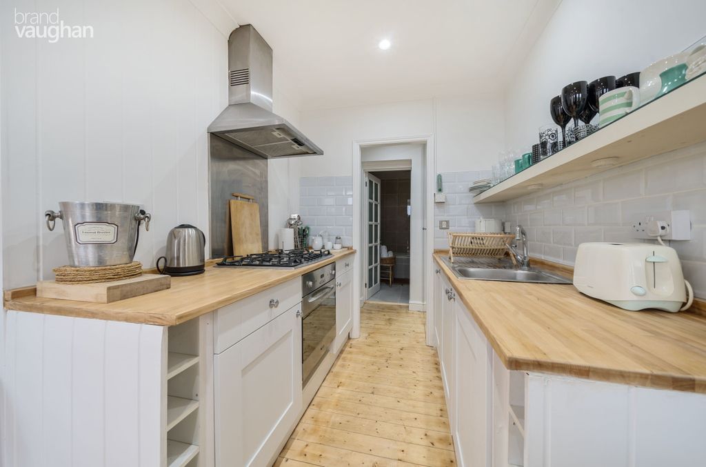 Property photo 2 of 12 Kitchen