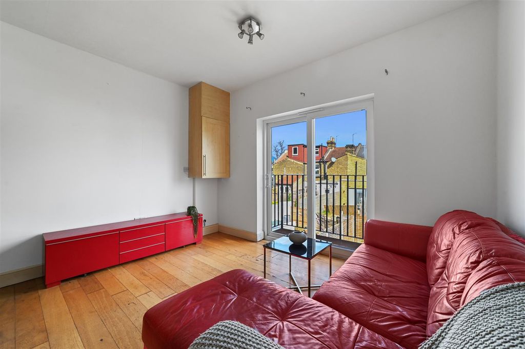 Property photo 3 of 14 Living,Kitchen/Diner