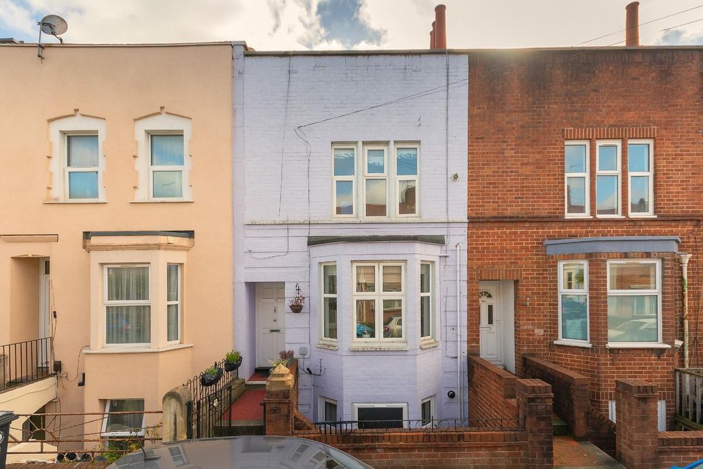 Property photo 2 of 23 G4F8Wstn - External C.Jpg