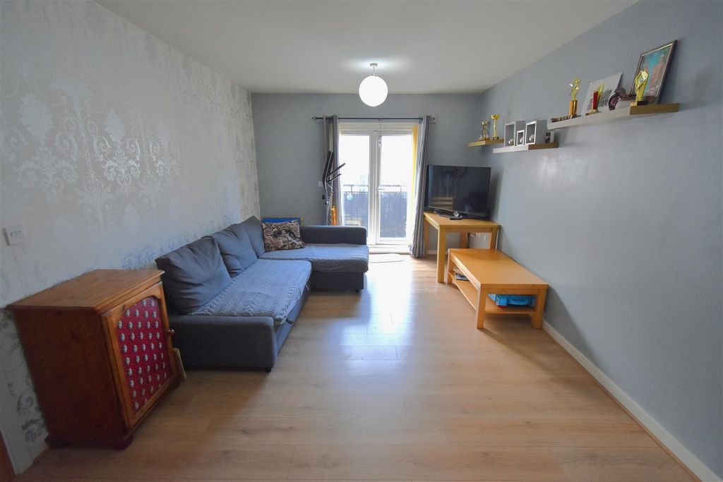 Property photo 2 of 8