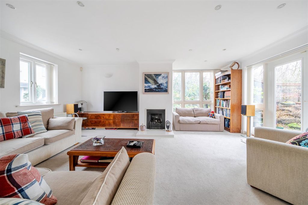 Property photo 2 of 20 Sitting Room