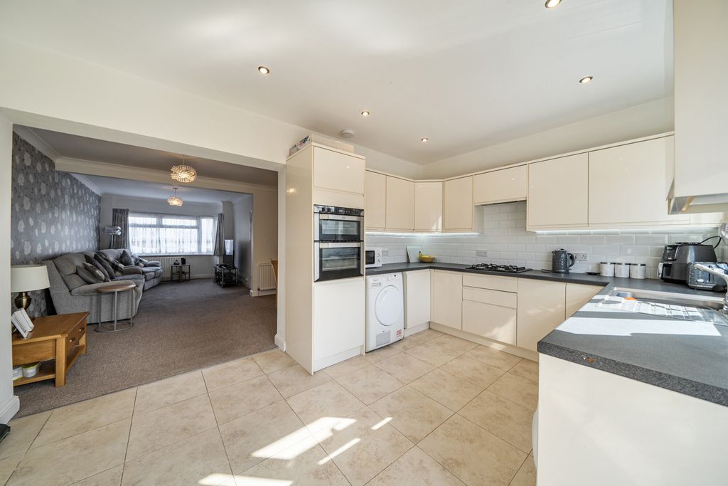 Property photo 3 of 16 1447797-5-69E7438...