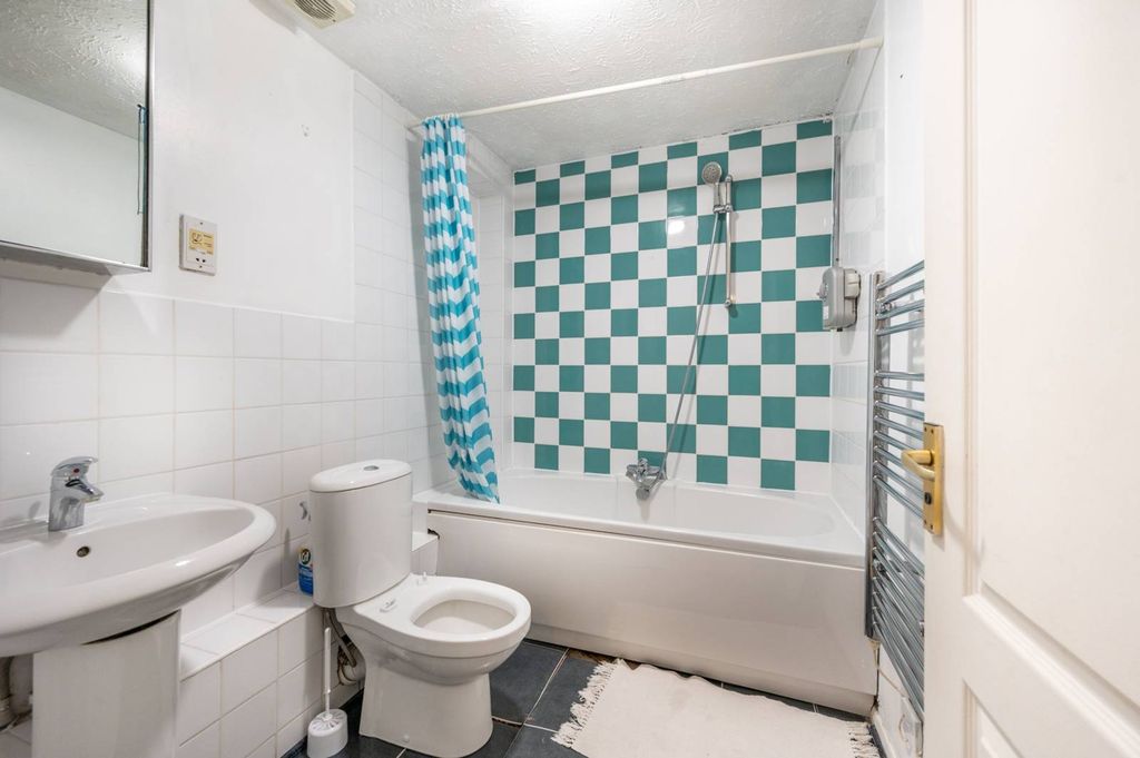 Property photo 3 of 4