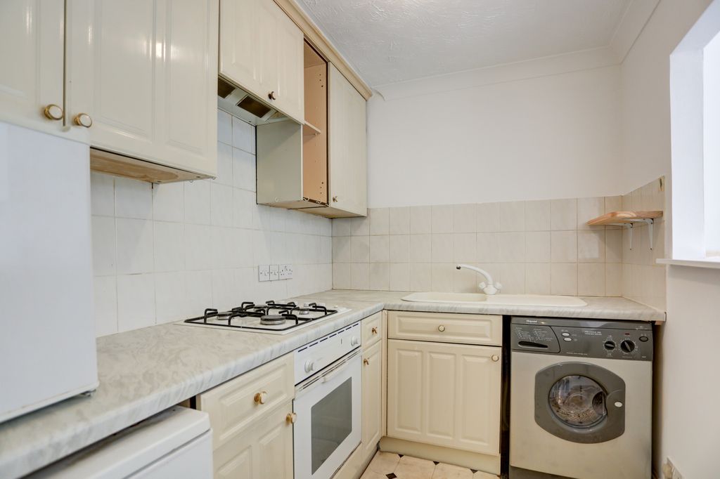 Property photo 3 of 12 Kitchen2