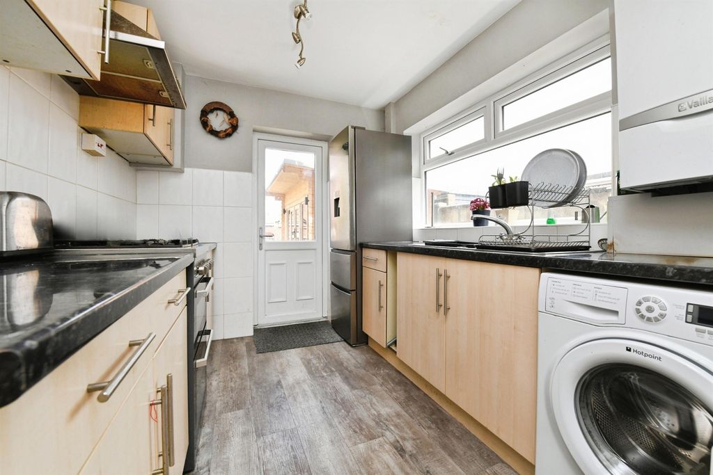 Property photo 3 of 23