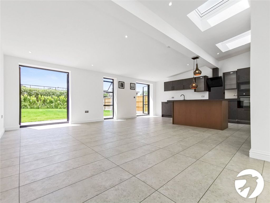 Property photo 3 of 19 Picture No. 08