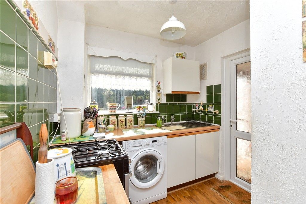 Property photo 3 of 10 Kitchen