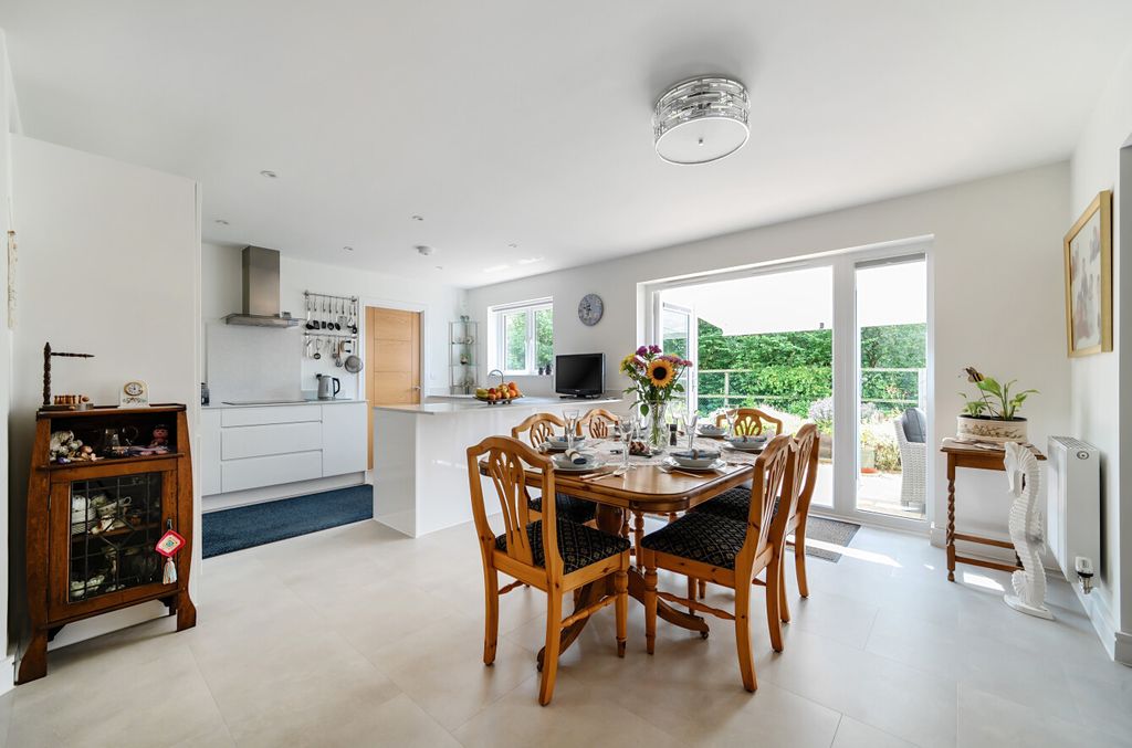 Property photo 2 of 15 1311239-8-68519Be...