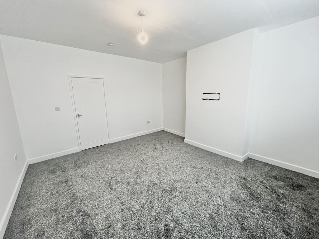 Property photo 2 of 17 Gallery