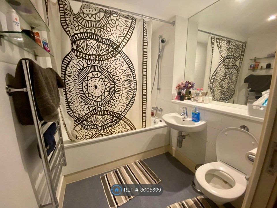 Property photo 3 of 8 Bathroom