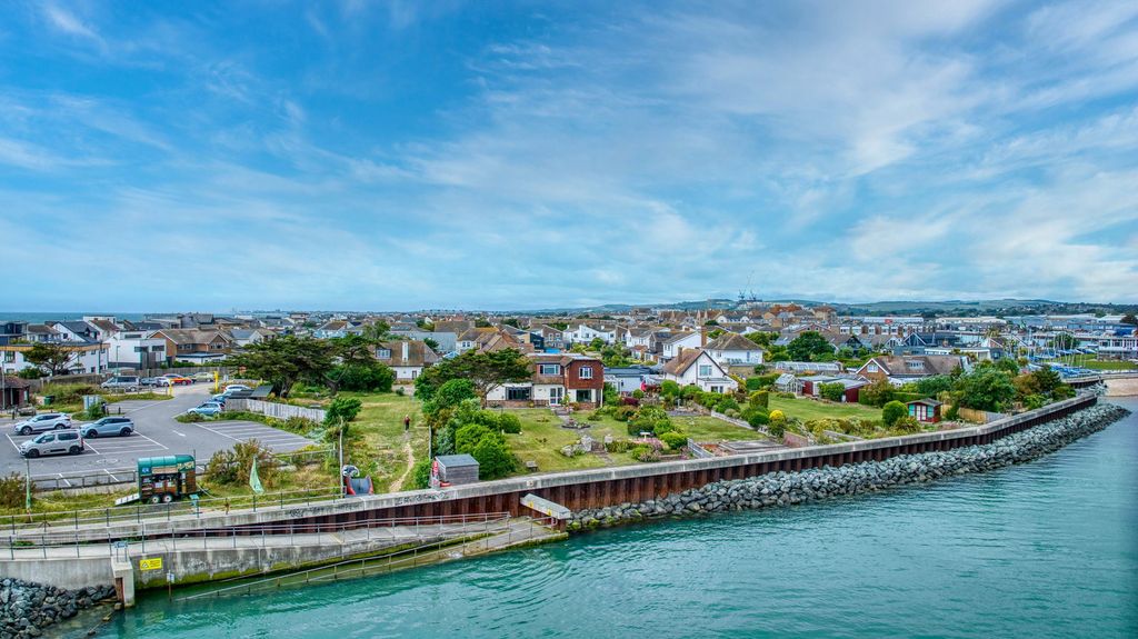 Property photo 1 of 49