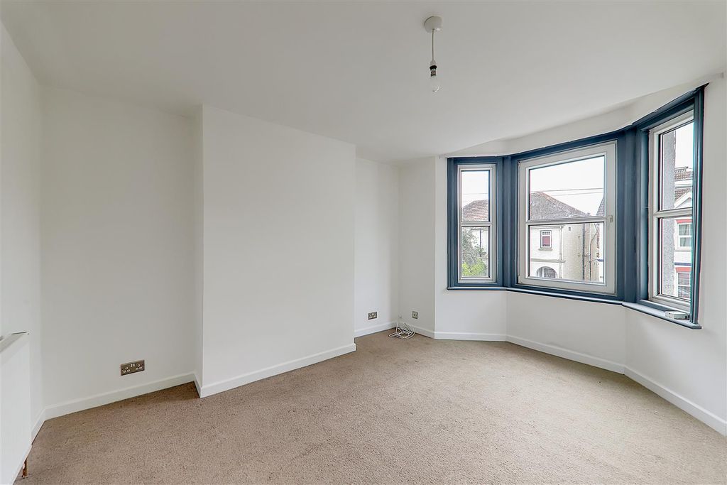 Property photo 3 of 9 Img_5928-Img_5930.Jpg