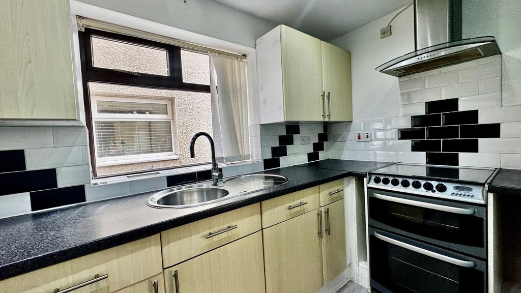 Property photo 3 of 18 Picture No. 05