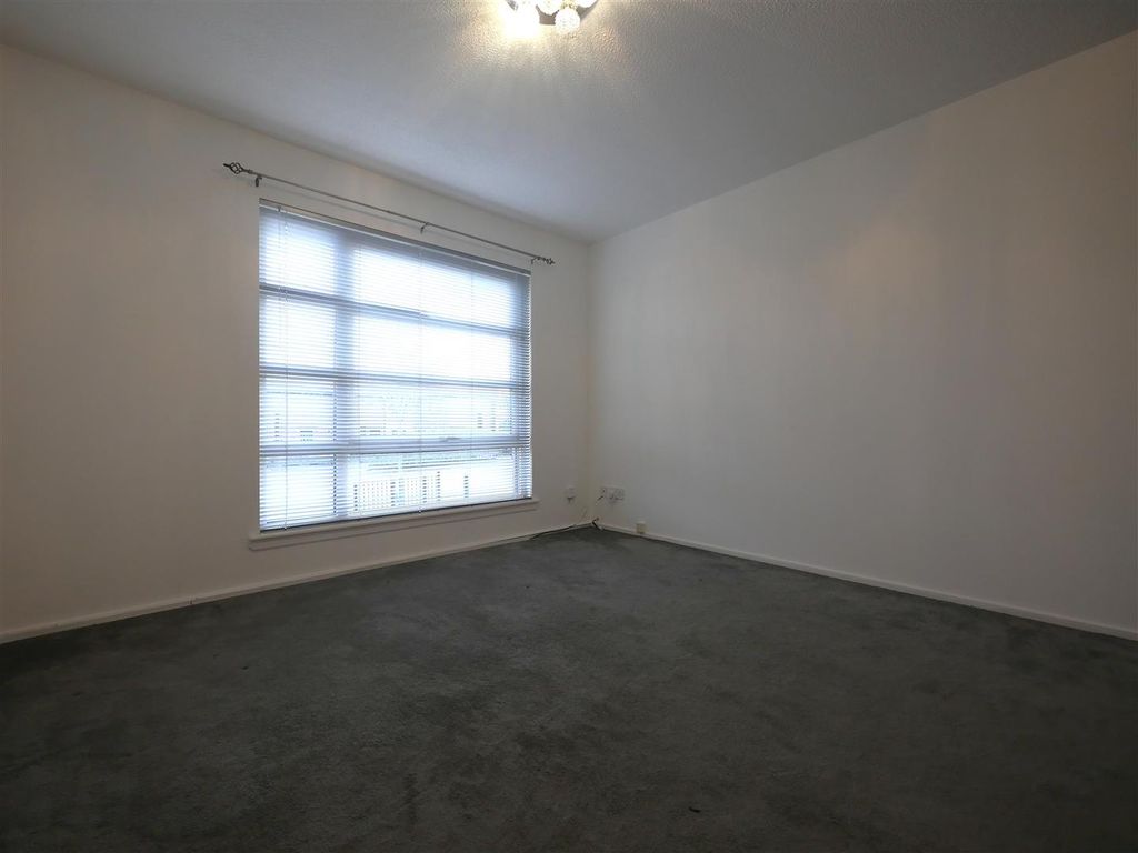 Property photo 3 of 11 P2110396.Jpg