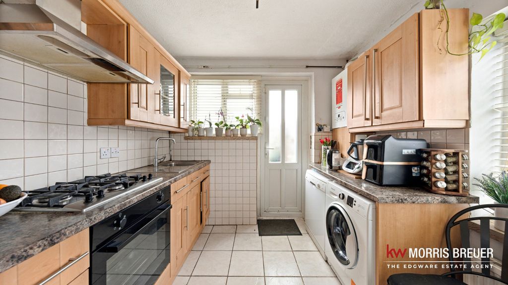 Property photo 2 of 18