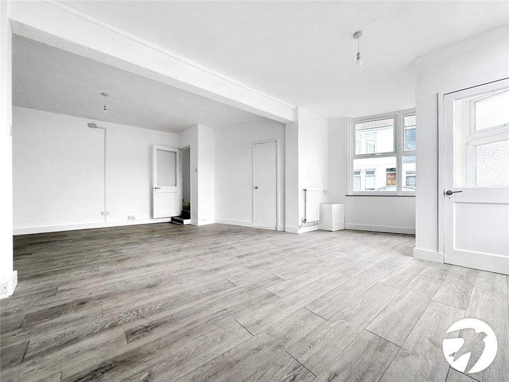 Property photo 3 of 12 Picture No. 30